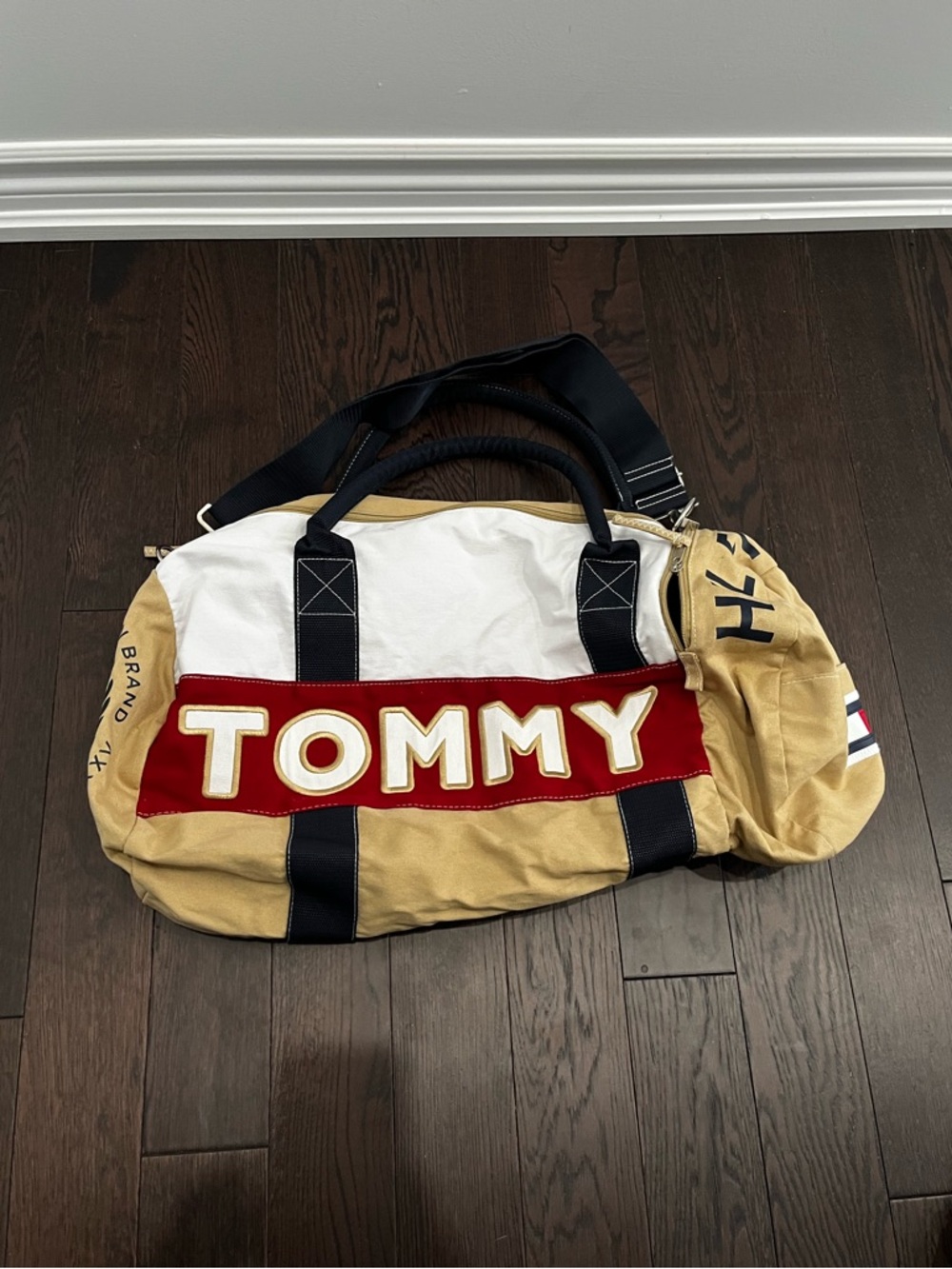 Vintage Tommy Hilfigder Duffle Bag